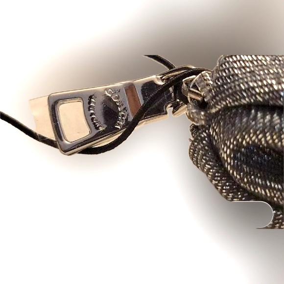 New NWOT Large Coach Fragrance Silver Makeup, Toiletry Pouch & Cosmetic Bag - Picture 11 of 13